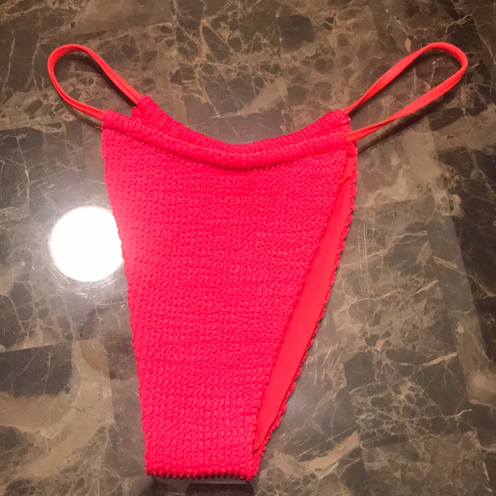 🎉NWT Kendall & Kylie Red Rushed Swim Bottom!